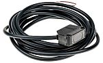 Fotocélula rectangular Omron, Sistema Difuso, alcance 1 m, salida NPN, Cable de 3 hilos de 2 m., IP69K