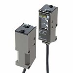 Fotocélula rectangular Omron, Sistema Barrera de Luz, alcance 30000 mm, salida NPN/PNP, Cable de 3 hilos 5m